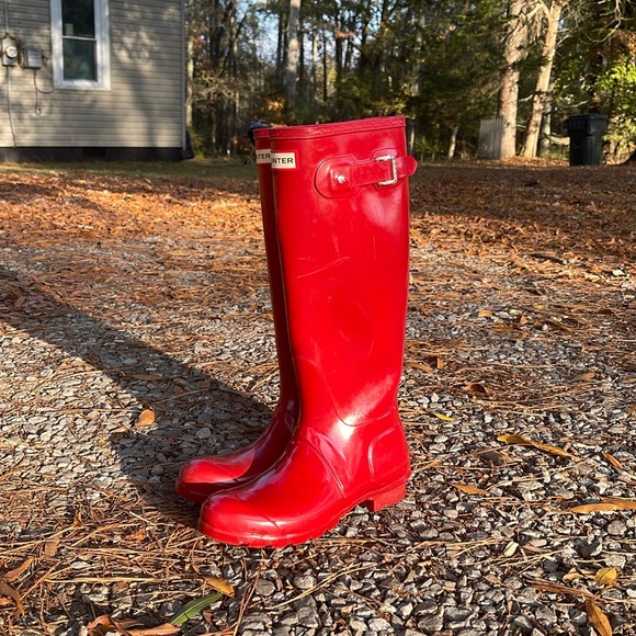 Hunter - Red Tall Gloss Rainboots - 6 - Picture 3 of 6